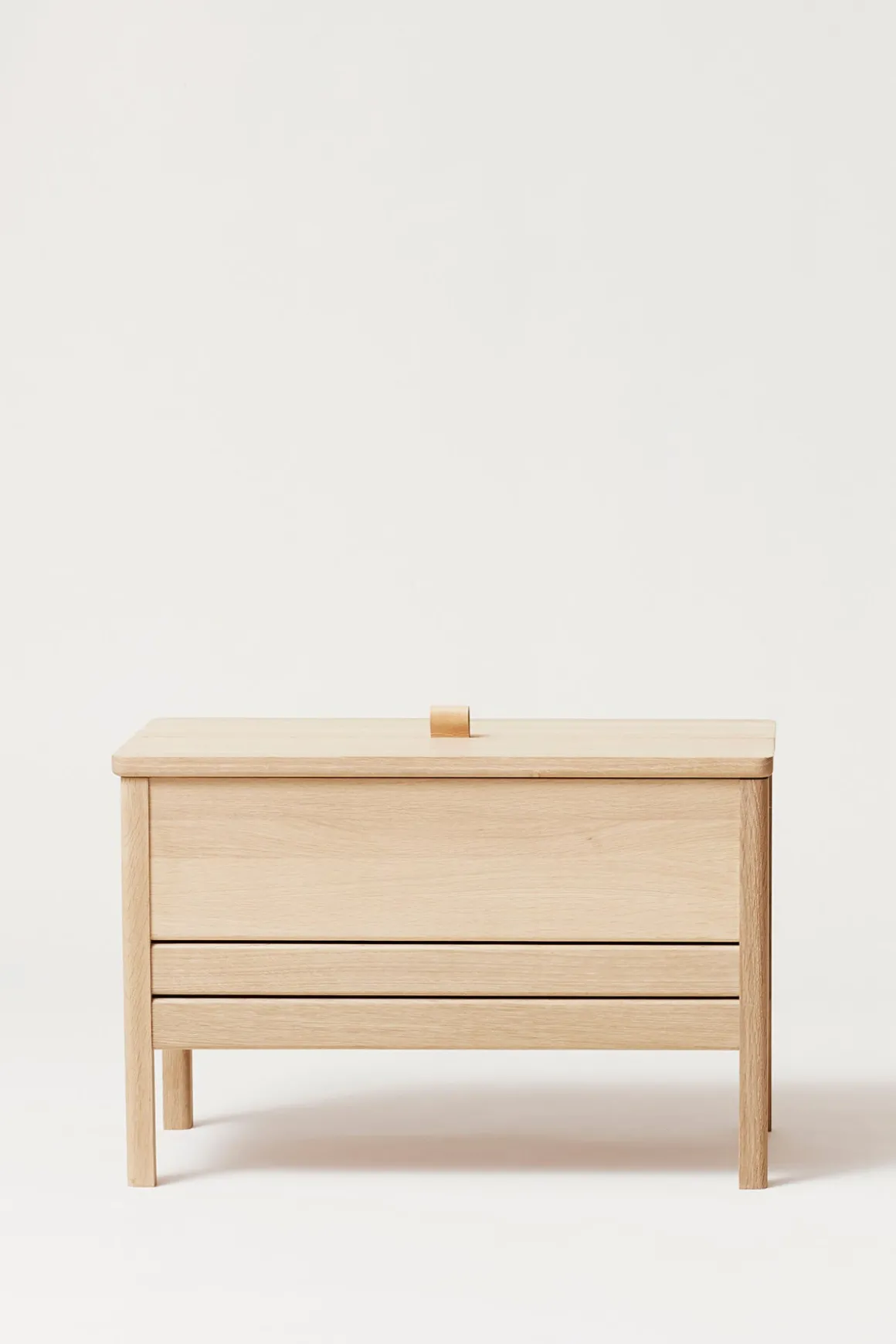 Benk - A Line Storage Bench 68 Hvitoljet Eik