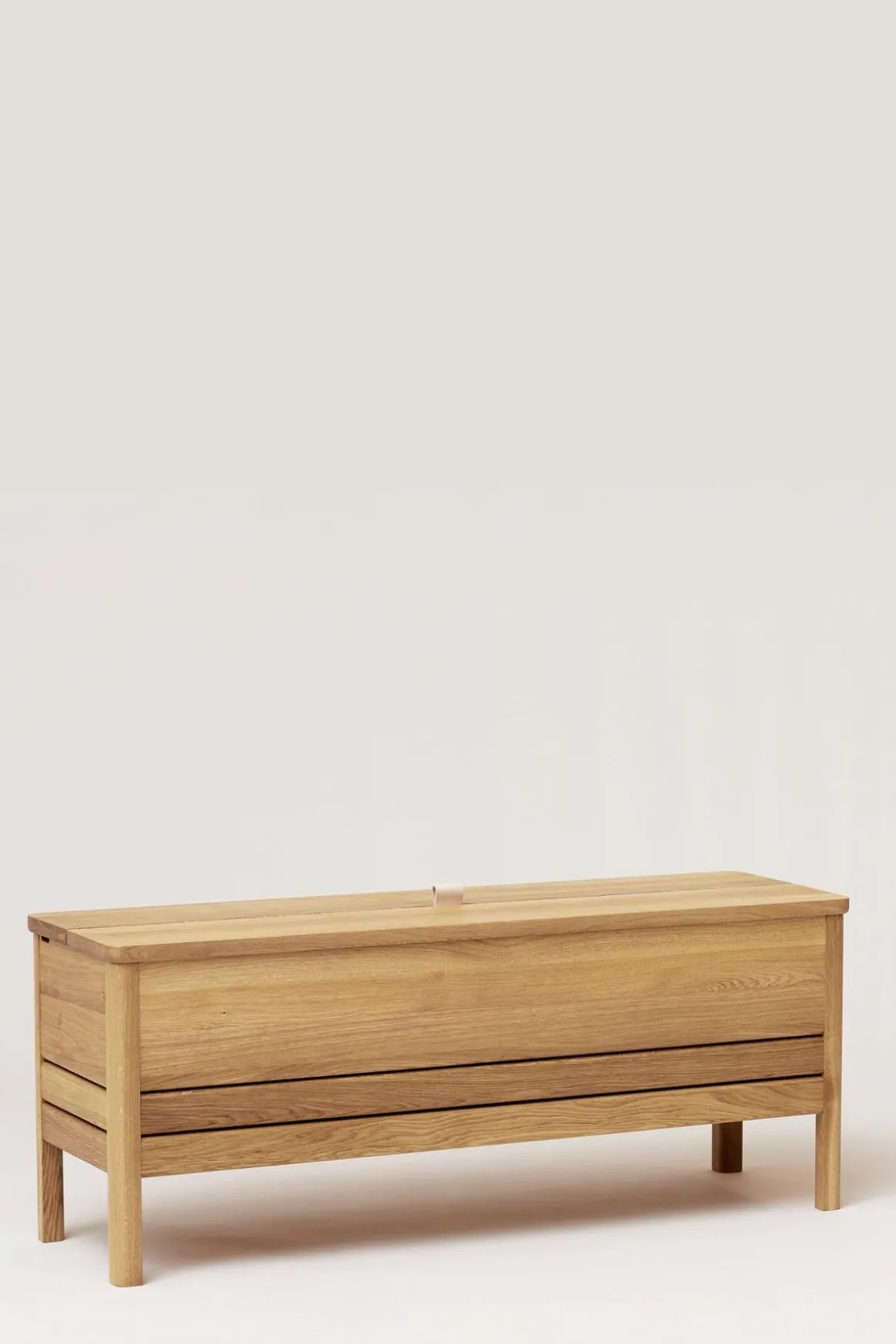 Benk - A Line Storage Bench 111 Eik