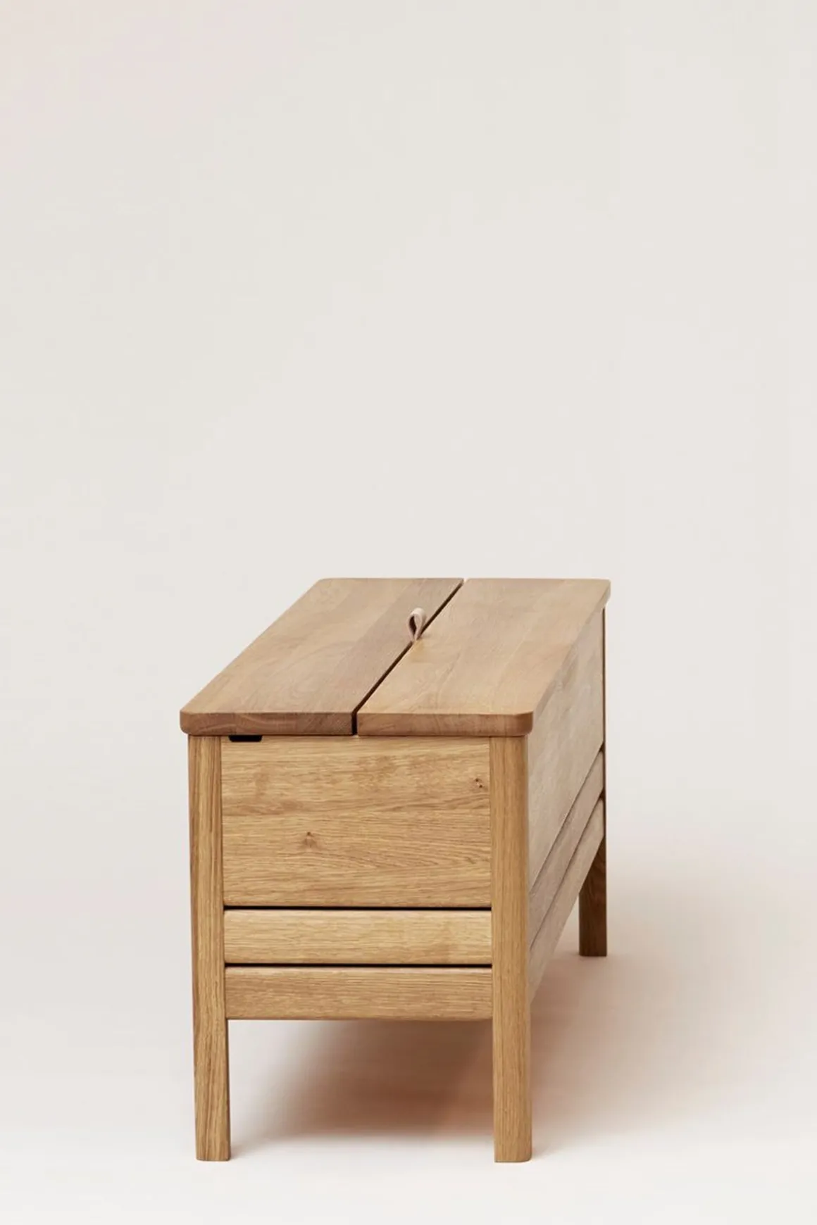 Benk - A Line Storage Bench 111 Eik