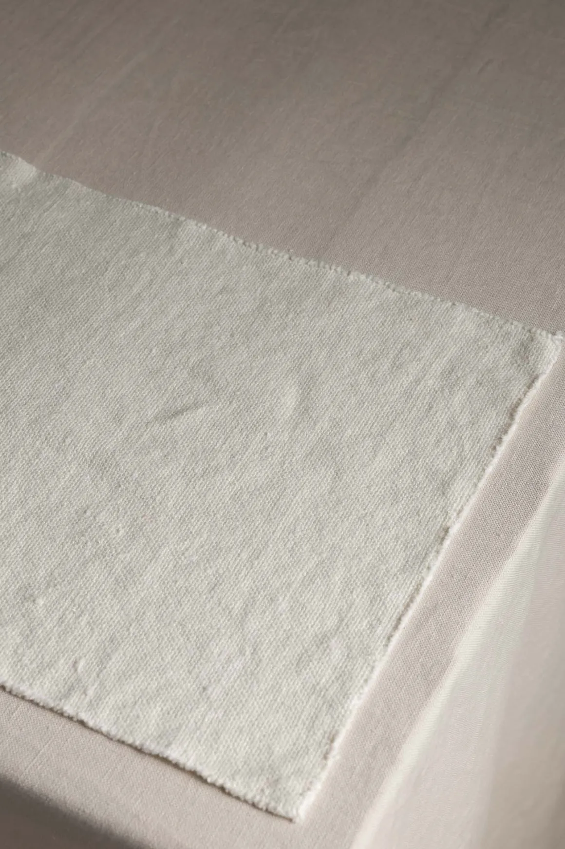 Bordbrikke - Rue 33x46cm Hvit