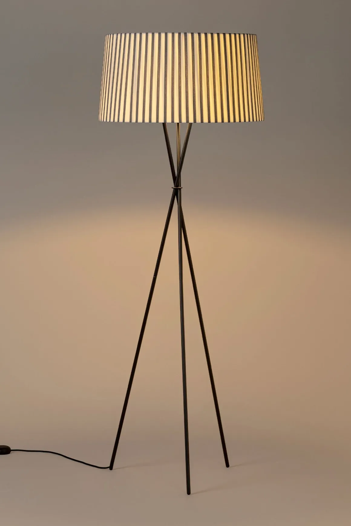 Gulvlampe - Tripode Diplomática Stripe
