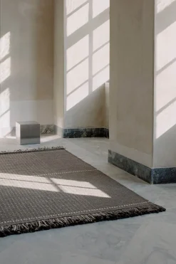 Gulvteppe - Awakened Mind Charcoal