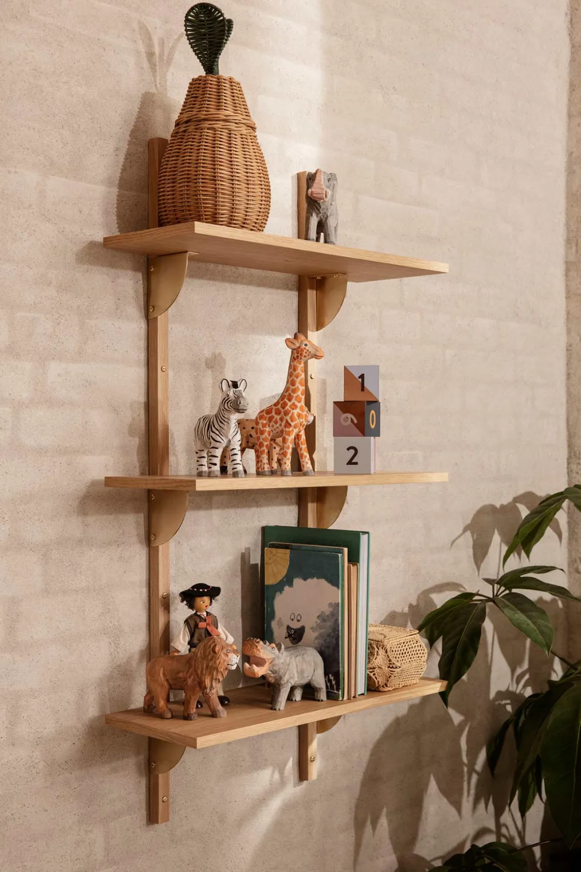 Hylle - Sector Shelf Tripple/Narrow Oak/Brass