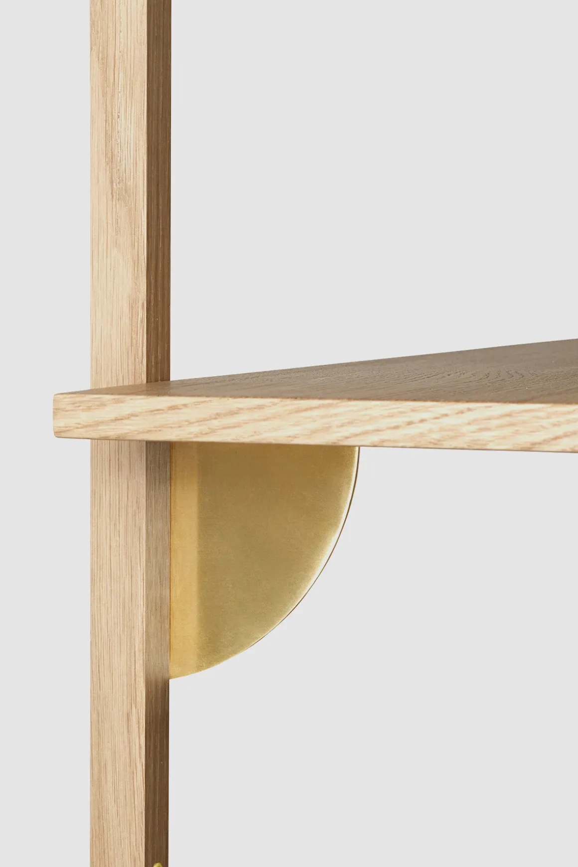 Hylle - Sector Shelf Tripple/Narrow Oak/Brass