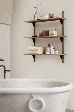 Hylle - Sector Triple Wide Natural Oak/Black Brass