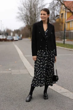 Jakke - Emotional Essence I Pure Black Short