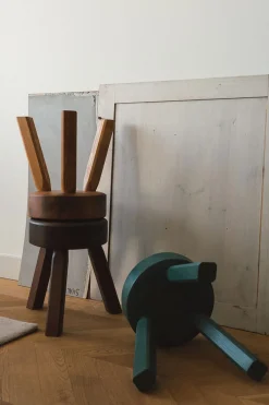 Krakk - AML Stool dia30,5xh31 Dark Pine