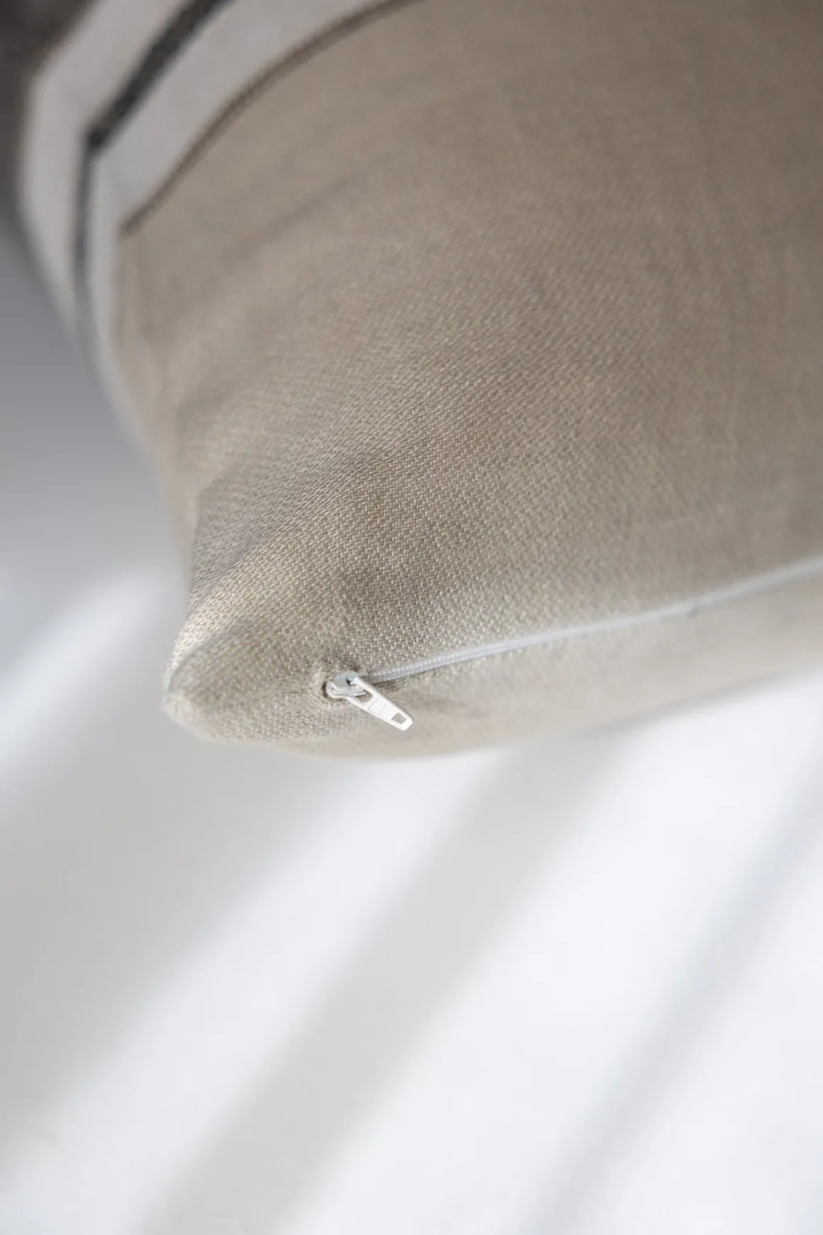 Putetrekk - Belgian 50x50cm Beeswax Stripe