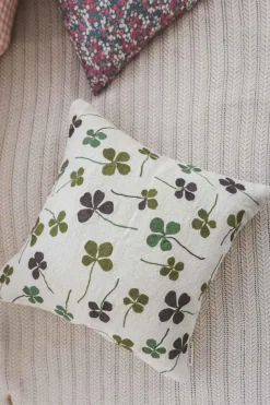 Putetrekk - Clover Embroidered 48x48cm
