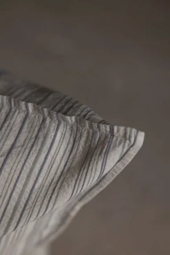 Putetrekk - Rows 50x50cm Delfino