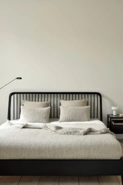 Seng - Spindle Bed 160x200cm Oak Black