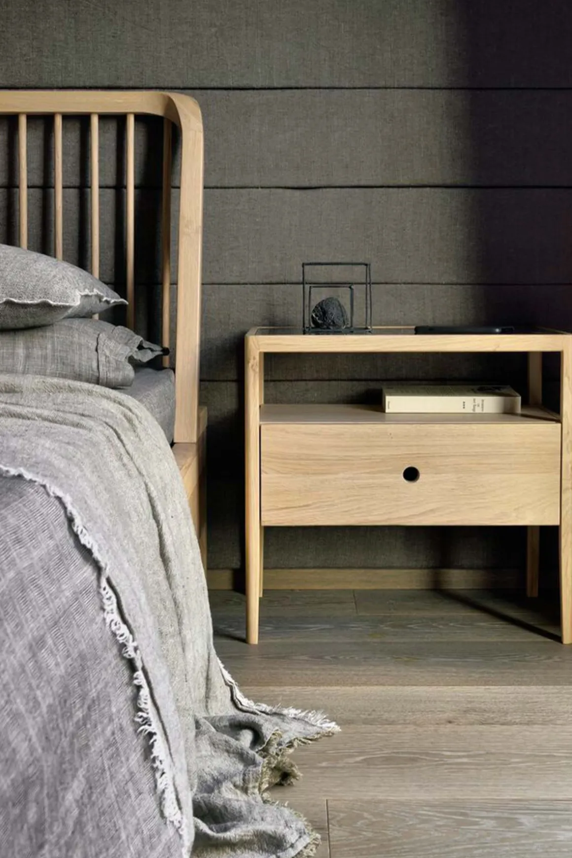 Seng - Spindle Bed 160x200cm Oak