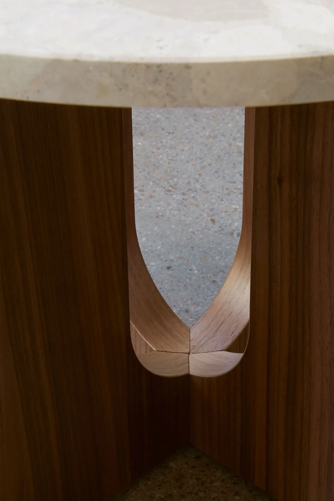 Sidebord - Androgyne dia50cm Natural Oak/Kunis Breccia