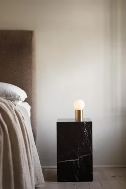 Sidebord - Plinth Tall 30x30xh51cm Black Marble