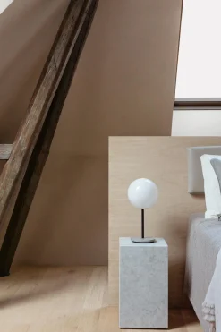 Sidebord - Plinth Tall 30x30xh51cm White Marble