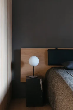 Sidebord - Plinth Tall 30x30xh51cm Black Marble