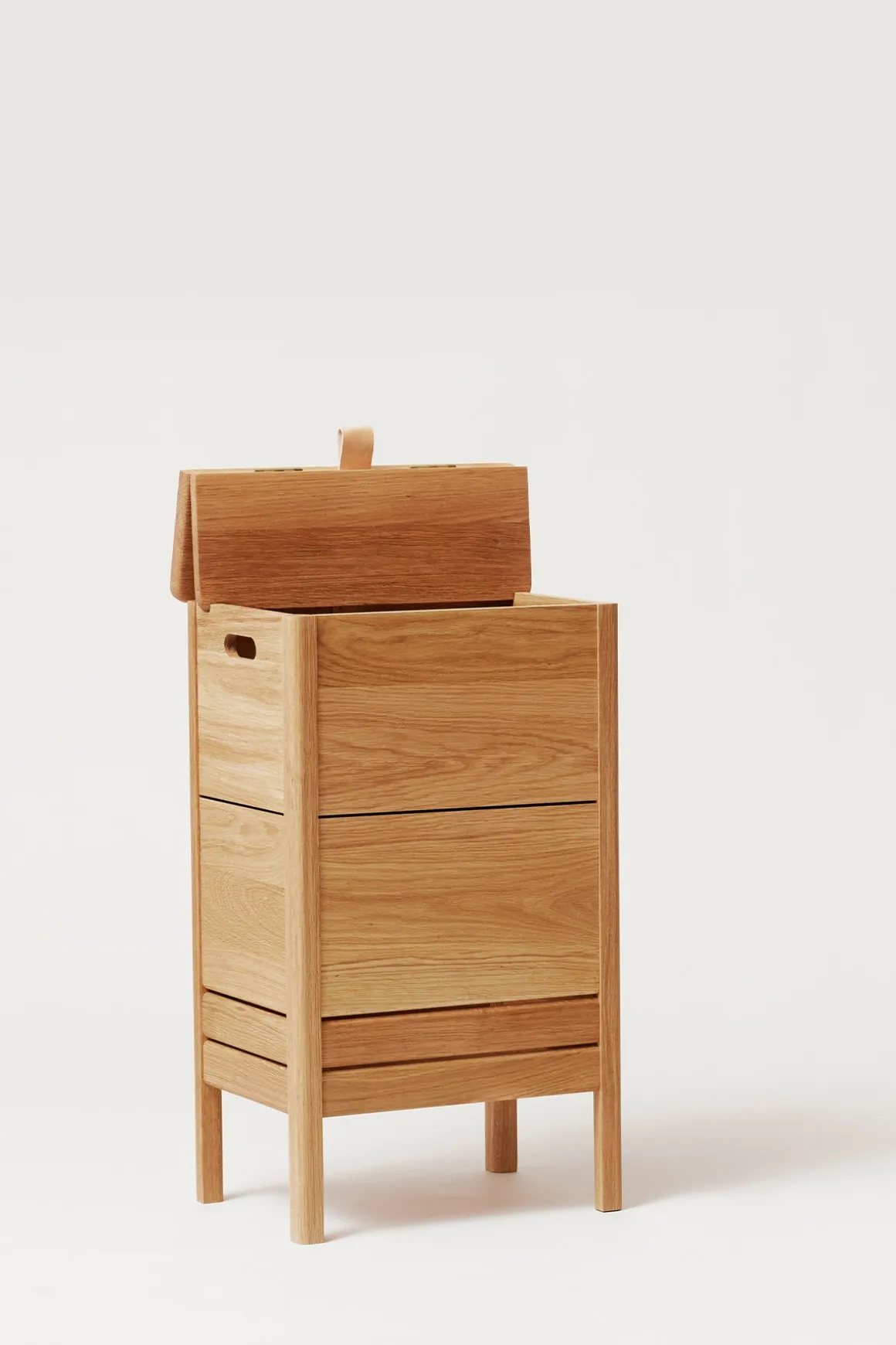 Skittentøyskurv - A Line Laundry Oljet Eik