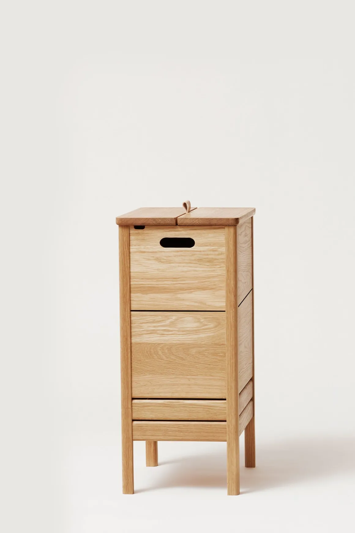 Skittentøyskurv - A Line Laundry Oljet Eik