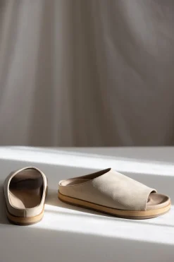 Sko - Sandaler Slippers Julita Suede Sand
