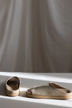 Sko - Sandaler Slippers Julita Suede Sand