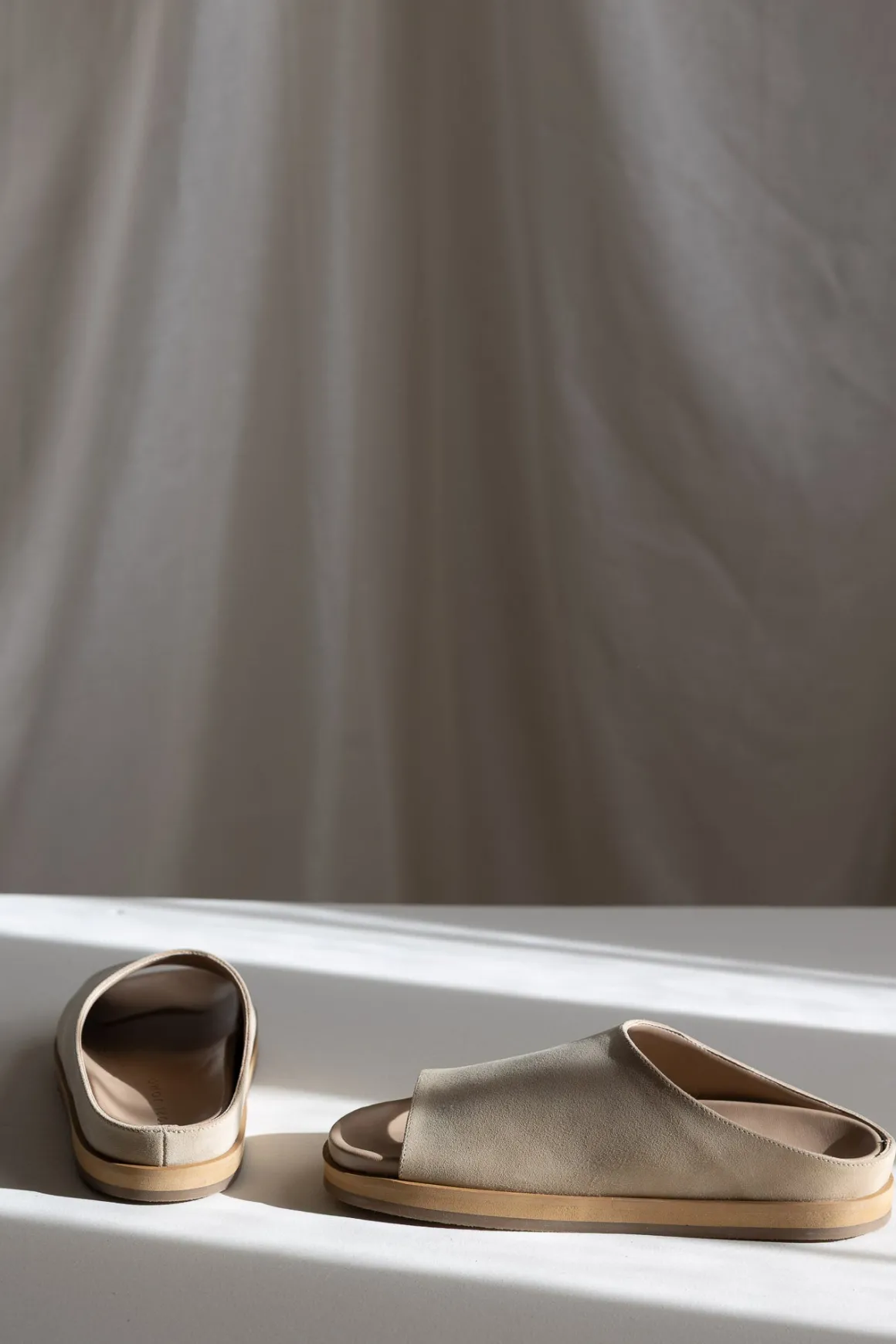 Sko - Sandaler Slippers Julita Suede Sand