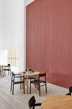 Spisestol - Post Chair Omni 301 Black Sortlakkert Eik