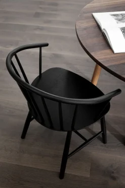 Spisestuestol - J64 Sortlakkert Ask