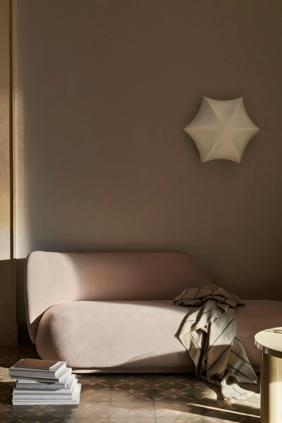 Taklampe - Poem Ceiling/Wall Lamp White/Cashmere Ø36