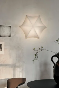 Taklampe - Poem Ceiling/Wall Lamp White/Cashmere Ø36