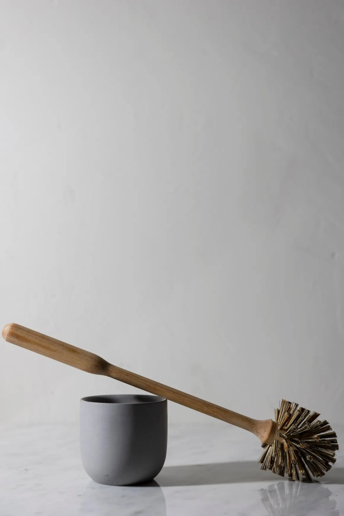 Toalettbørste - Bjørk/Mørk betong