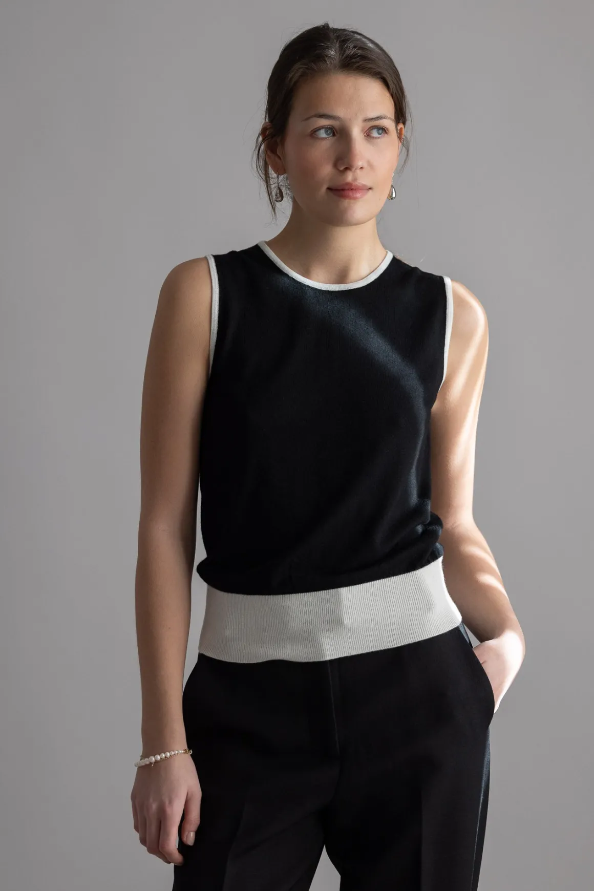 Topp - Classic Merino Tank Black Cream