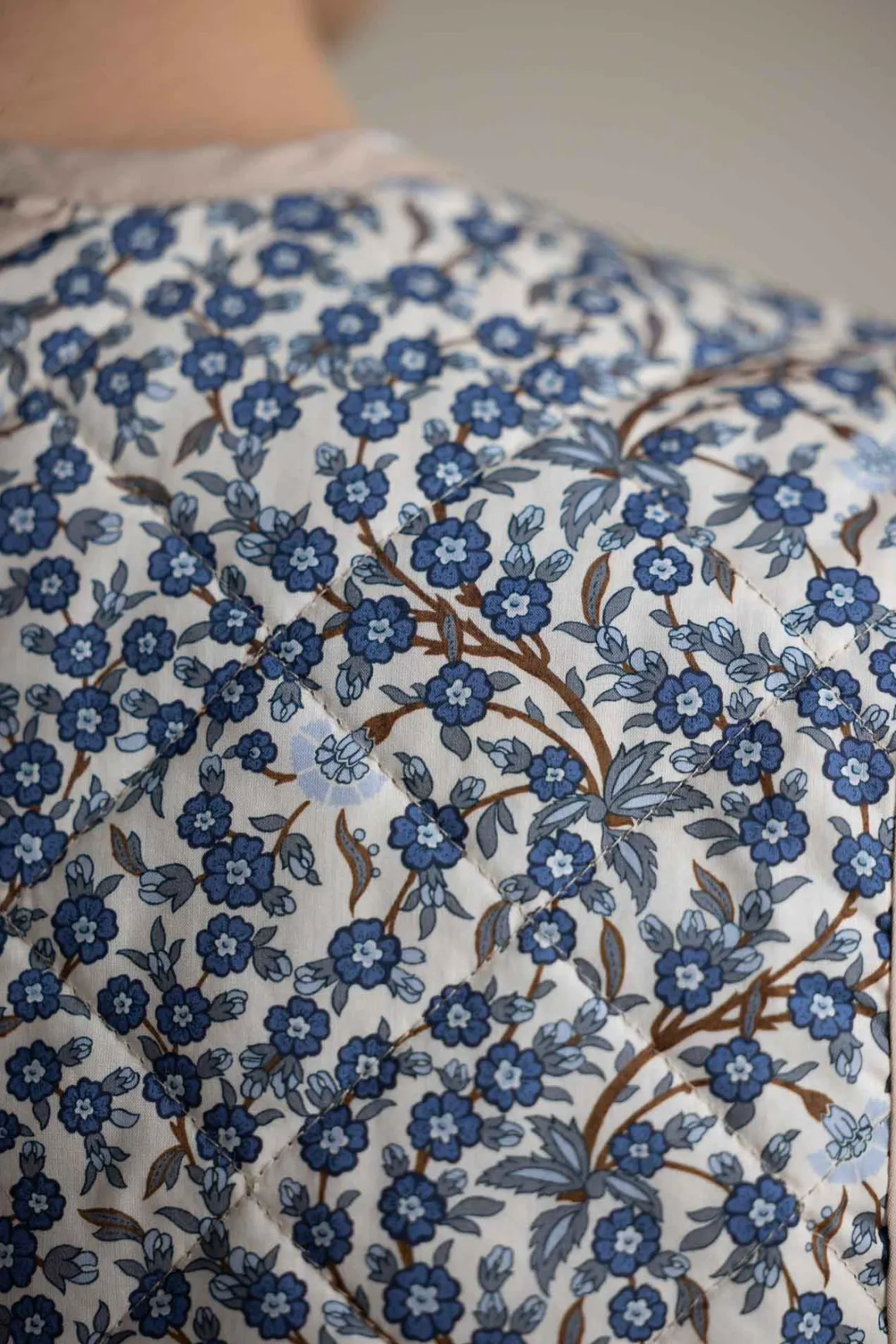 Vest - Daisy Faria Flowers/Empress Blue